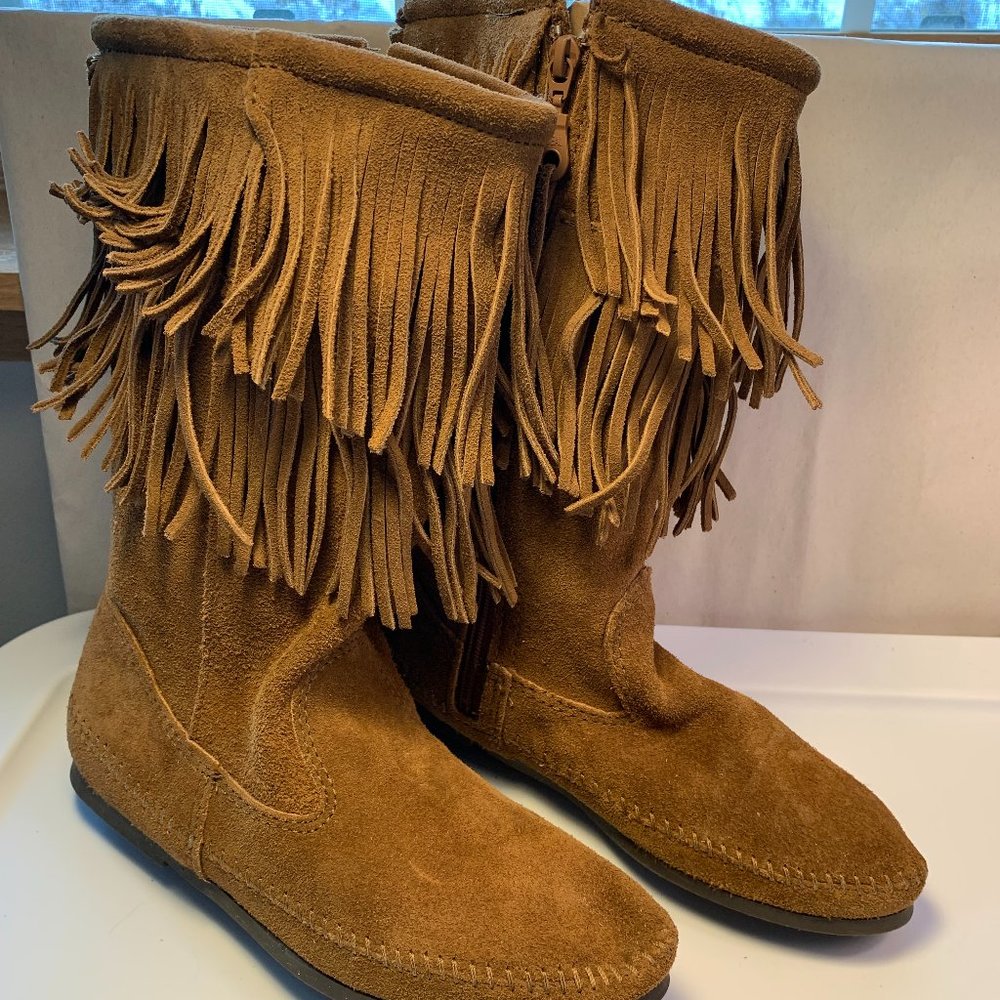 Minnetonka Moccasin boots 8 double fringe